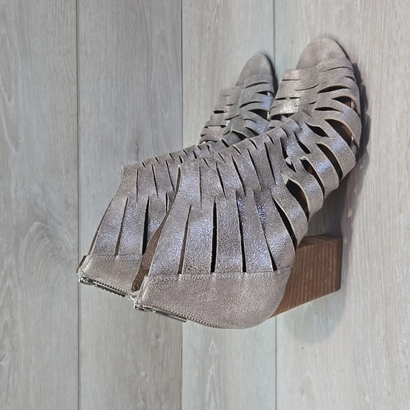 Donald J. Pliner Women Metallic Leather Zip Back Heeled Boots Shoes Sz 7.5M - Picture 2 of 11